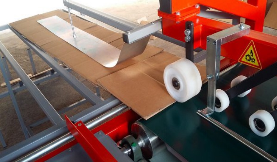 مقایسه چسب گرم و سرد بر روی میز کار